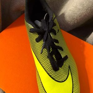 5.5 y soccer football cleats boys girls youth nwot